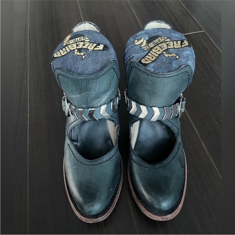 Freebird Blade Navy Size 6